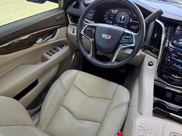 Used 2018 Cadillac Escalade ESV Premium Luxury AWD/4WD image 35