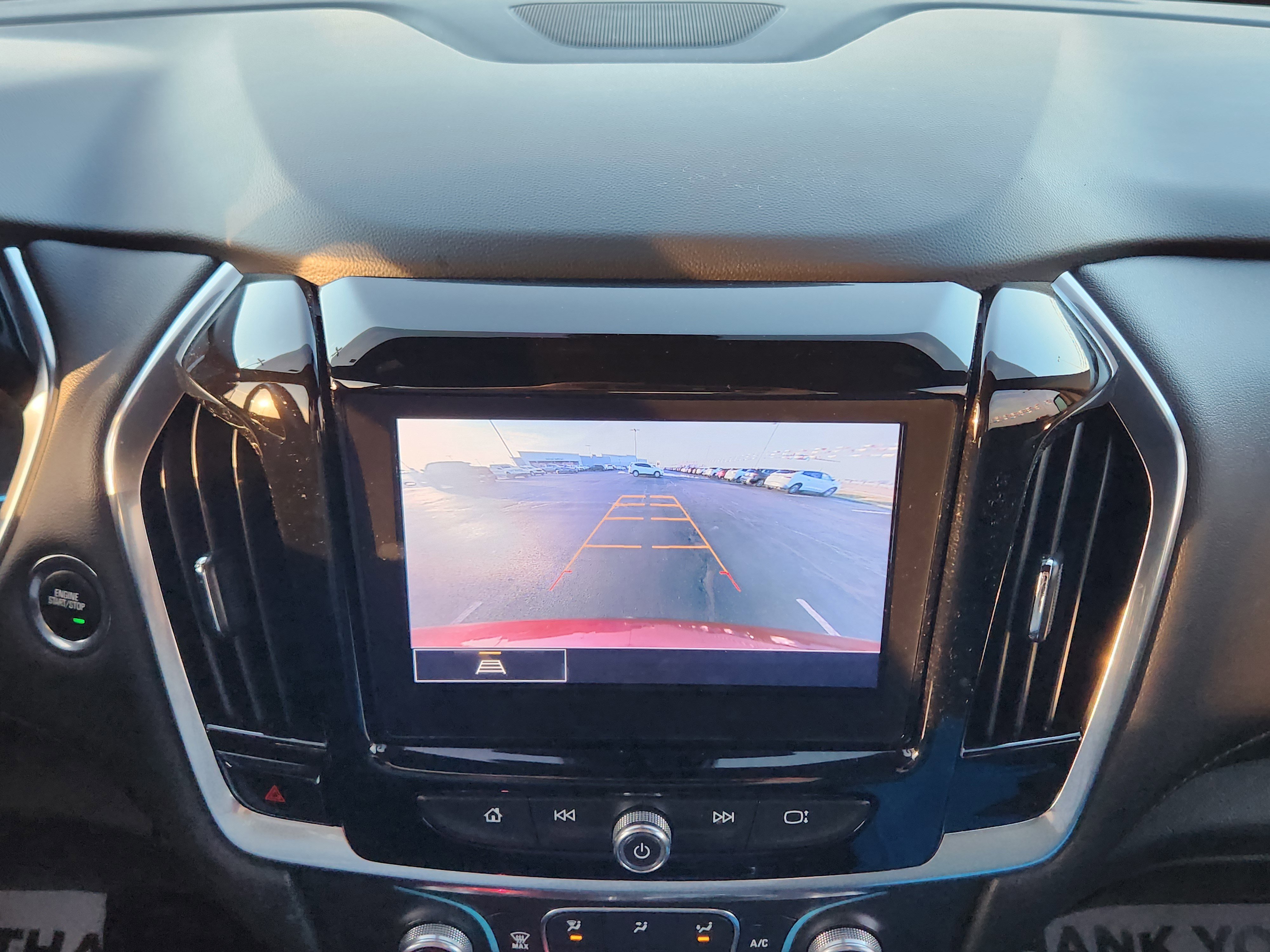 Used 2022 Chevrolet Traverse LT FWD image 20