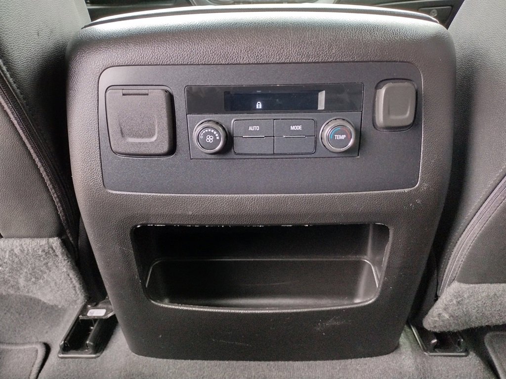 Used 2019 Chevrolet Suburban LT image 26