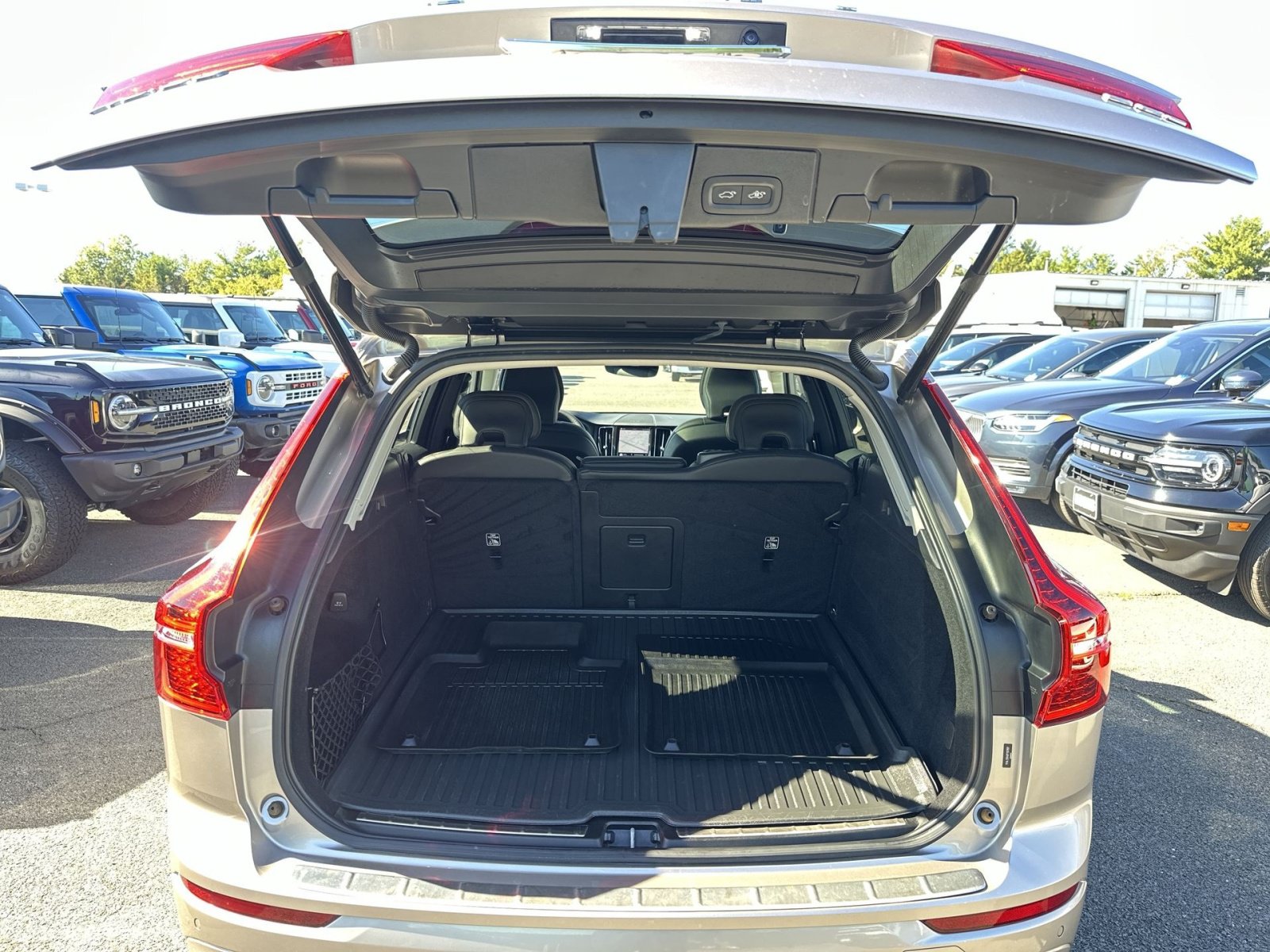 Used 2023 Volvo XC60 B5 Ultimate w/ Climate Package AWD/4WD image 27