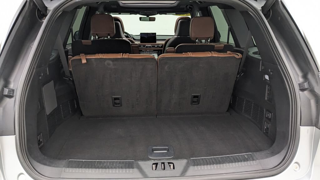 Used 2023 Lincoln Aviator Grand Touring w/ Equipment Group 301A AWD/4WD image 8