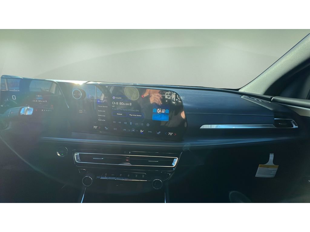 New 2026 Chevrolet Traverse LT image 17