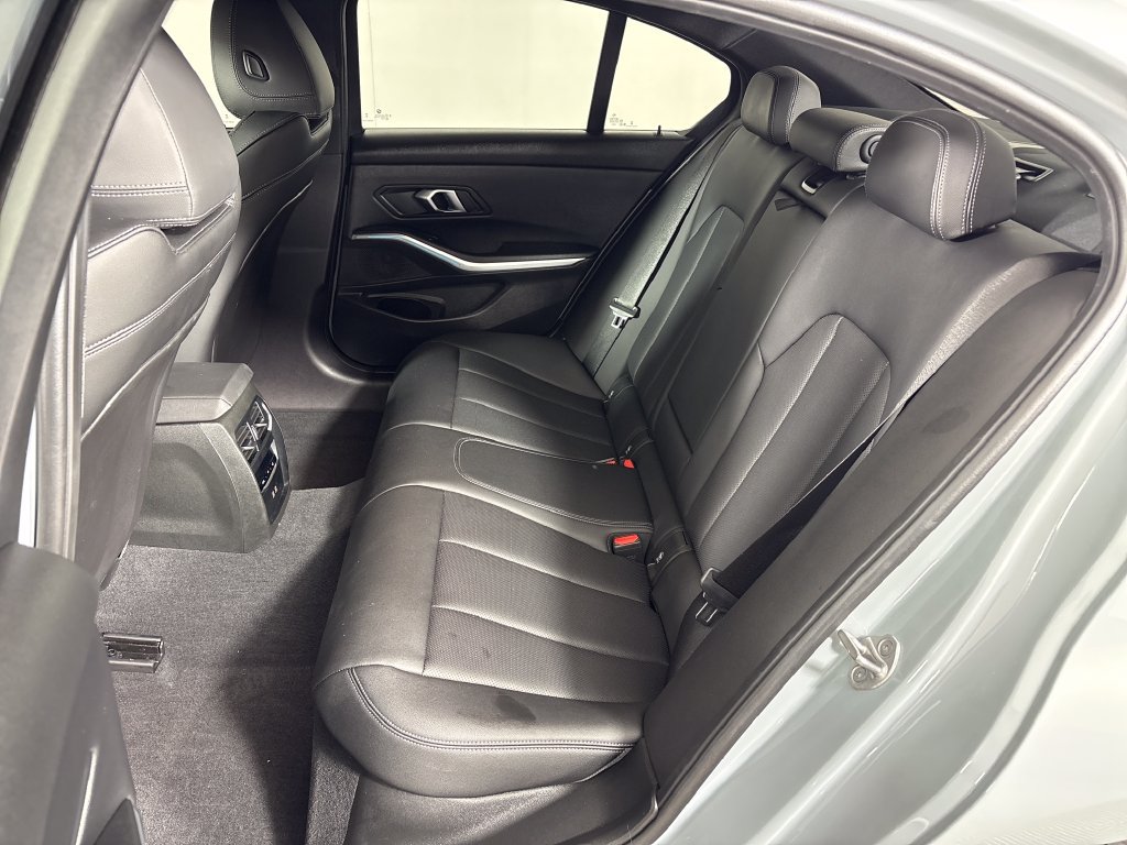 Used 2024 BMW 330i Sedan w/ M Sport Package RWD image 31