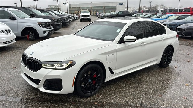 Used 2022 BMW 530e xDrive 530e iPerformance w/ Premium Package image 2