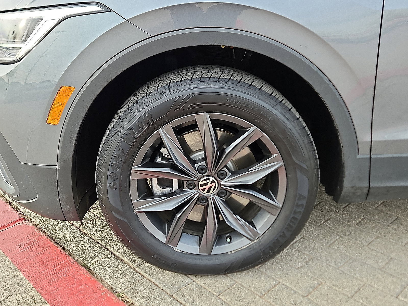 Certified 2022 Volkswagen Tiguan SE image 5