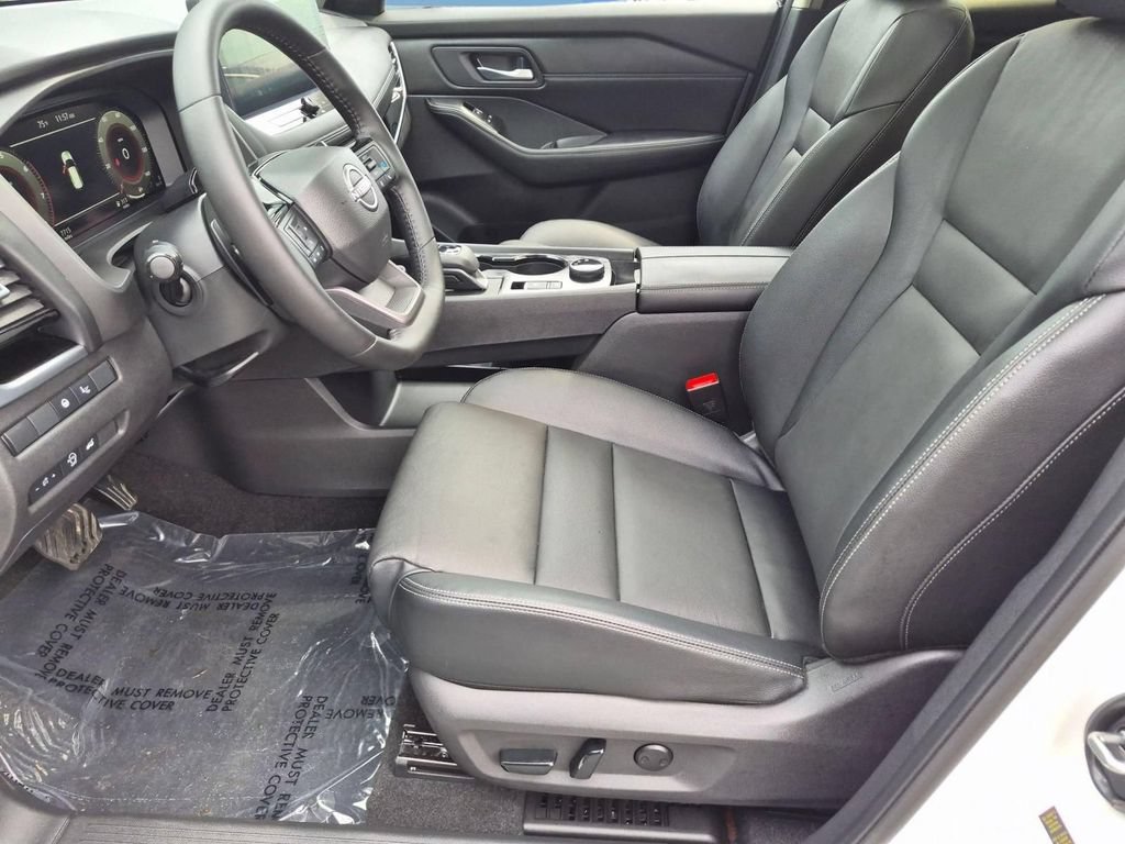 Used 2025 Nissan Rogue SL w/ Tech Package AWD/4WD image 13