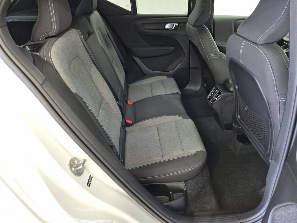 Used 2025 Volvo XC40 B5 Core AWD/4WD image 32