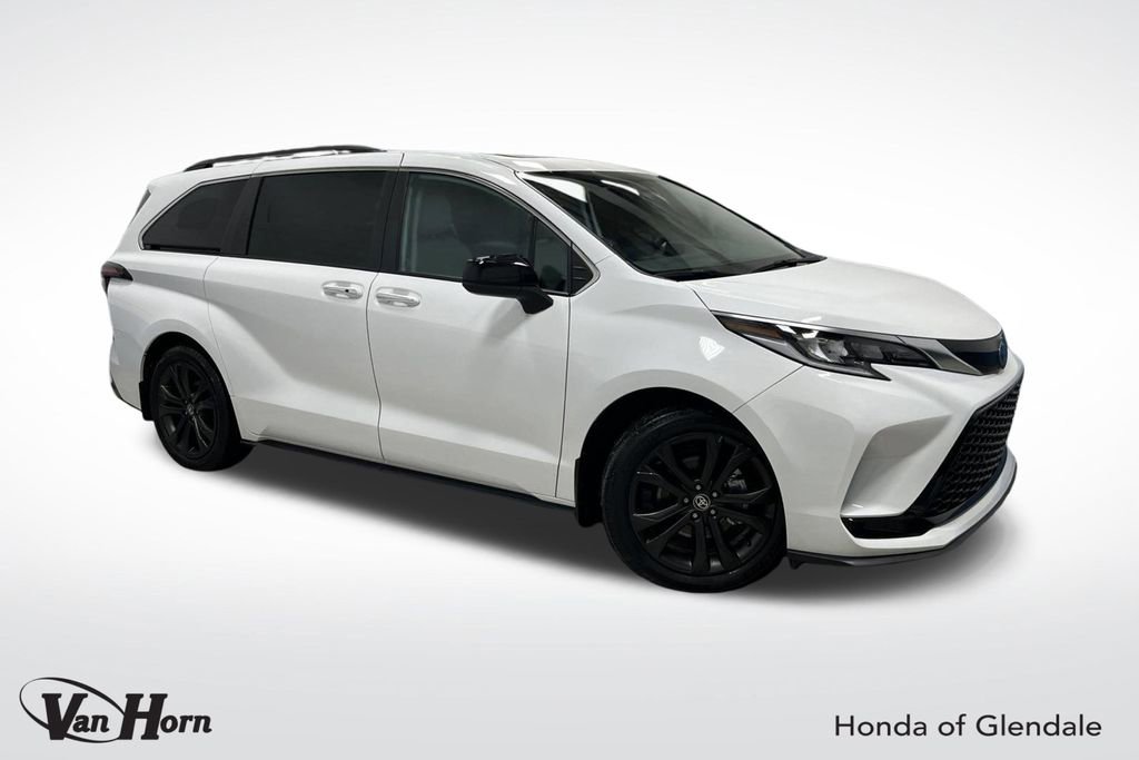 Used 2024 Toyota Sienna XSE image 1