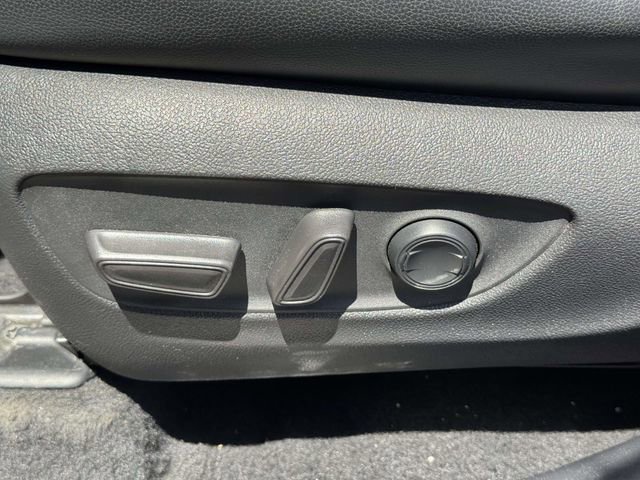 Used 2021 Toyota Highlander XLE AWD/4WD image 25