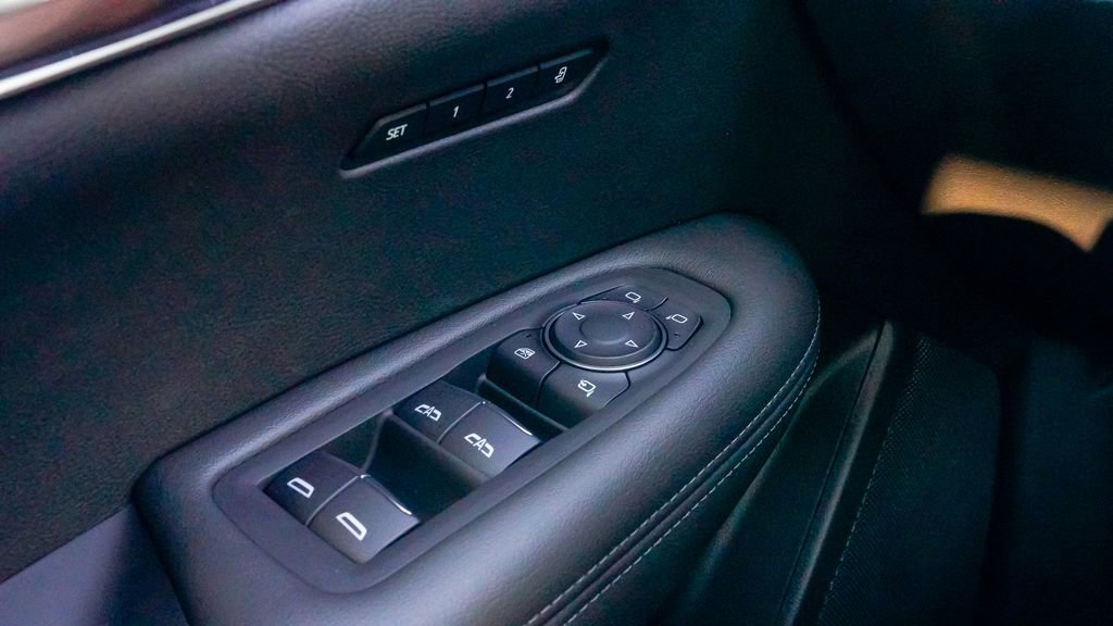 Certified 2025 Cadillac XT6 Luxury image 25