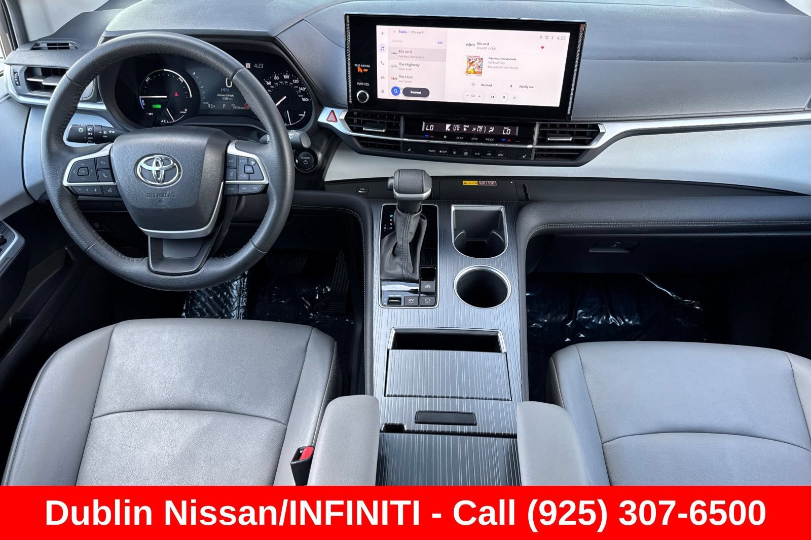 Used 2025 Toyota Sienna XLE FWD image 16