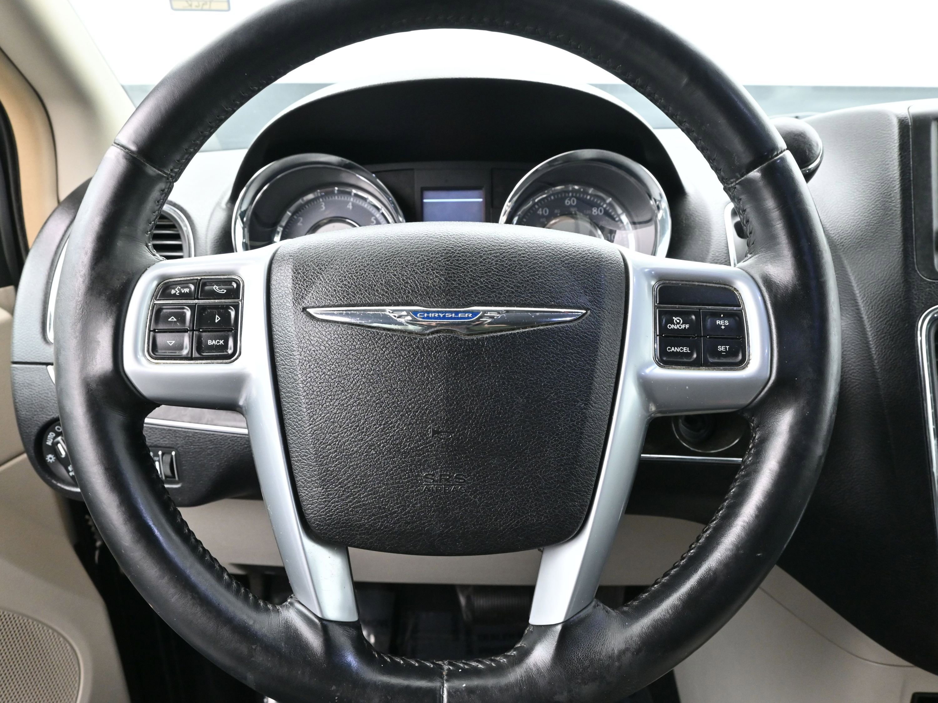 Used 2013 Chrysler Town & Country Touring image 13