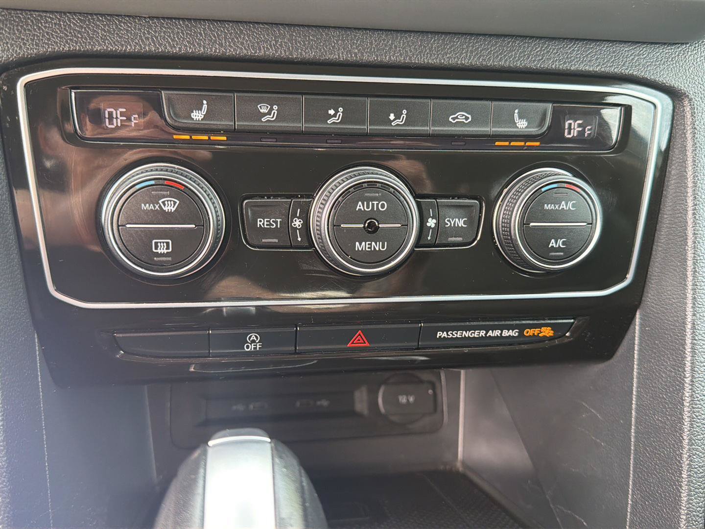 Used 2023 Volkswagen Atlas SE AWD/4WD image 23