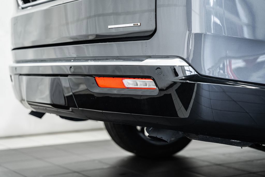 New 2024 Jeep Grand Wagoneer Series III w/ HD Trailer Tow Package image 6