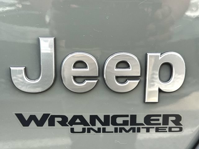 Used 2018 Jeep Wrangler Unlimited Sahara AWD/4WD image 32