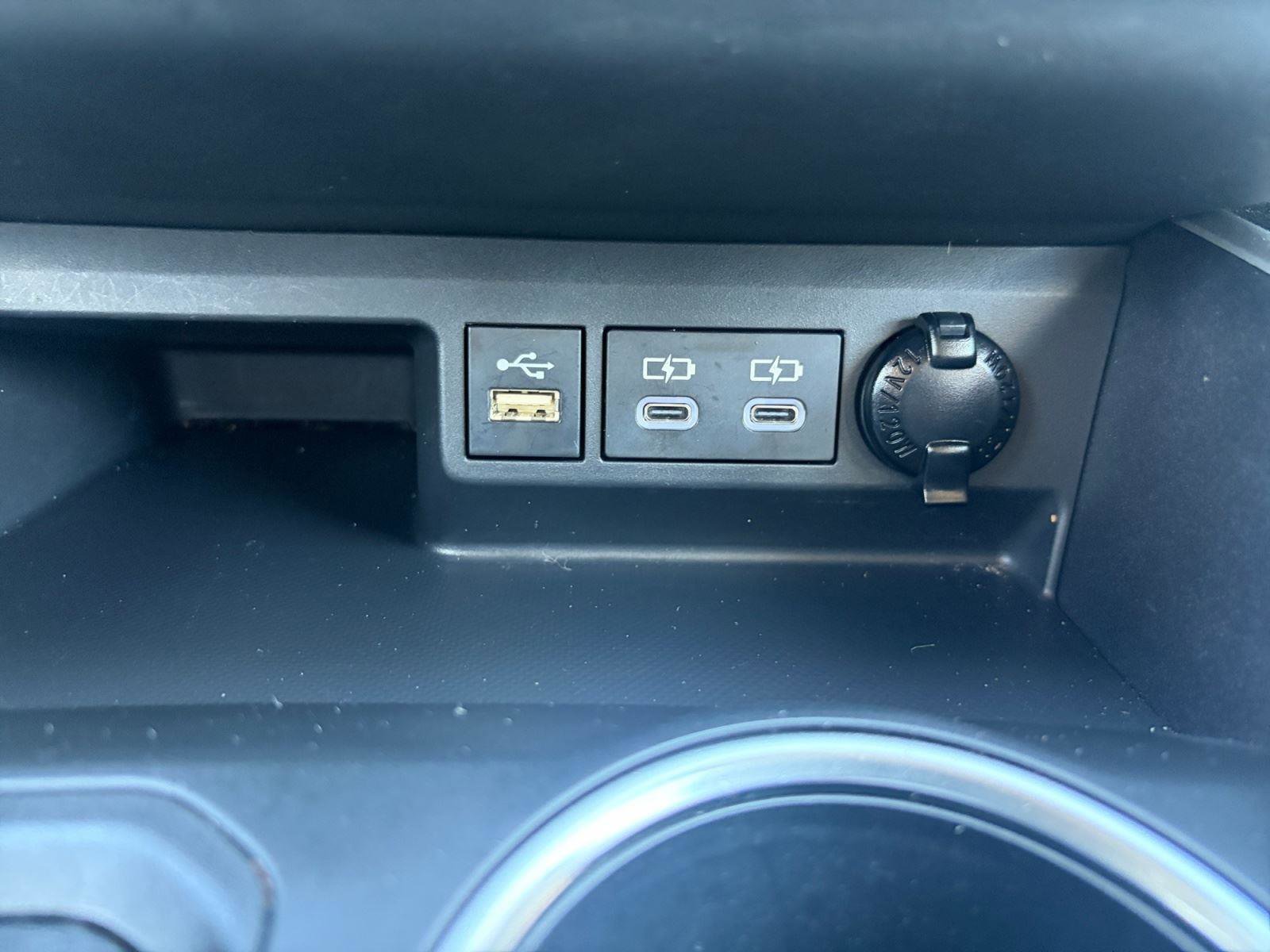 Used 2023 Toyota Highlander XLE image 37