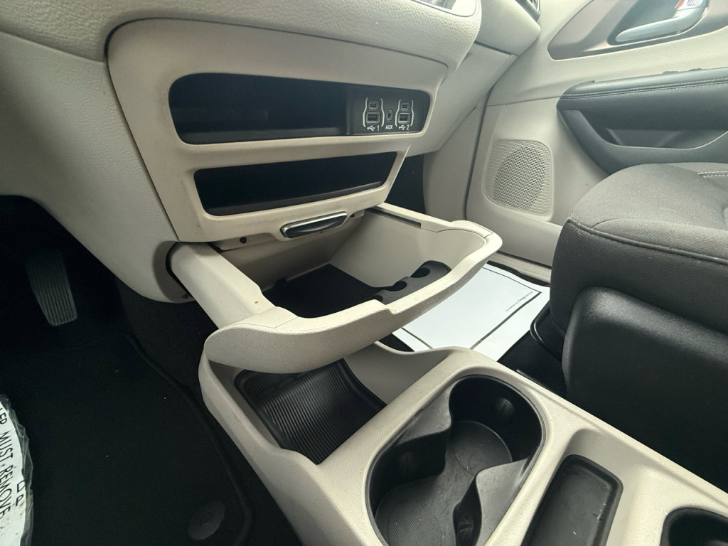 Used 2023 Chrysler Voyager LX image 23