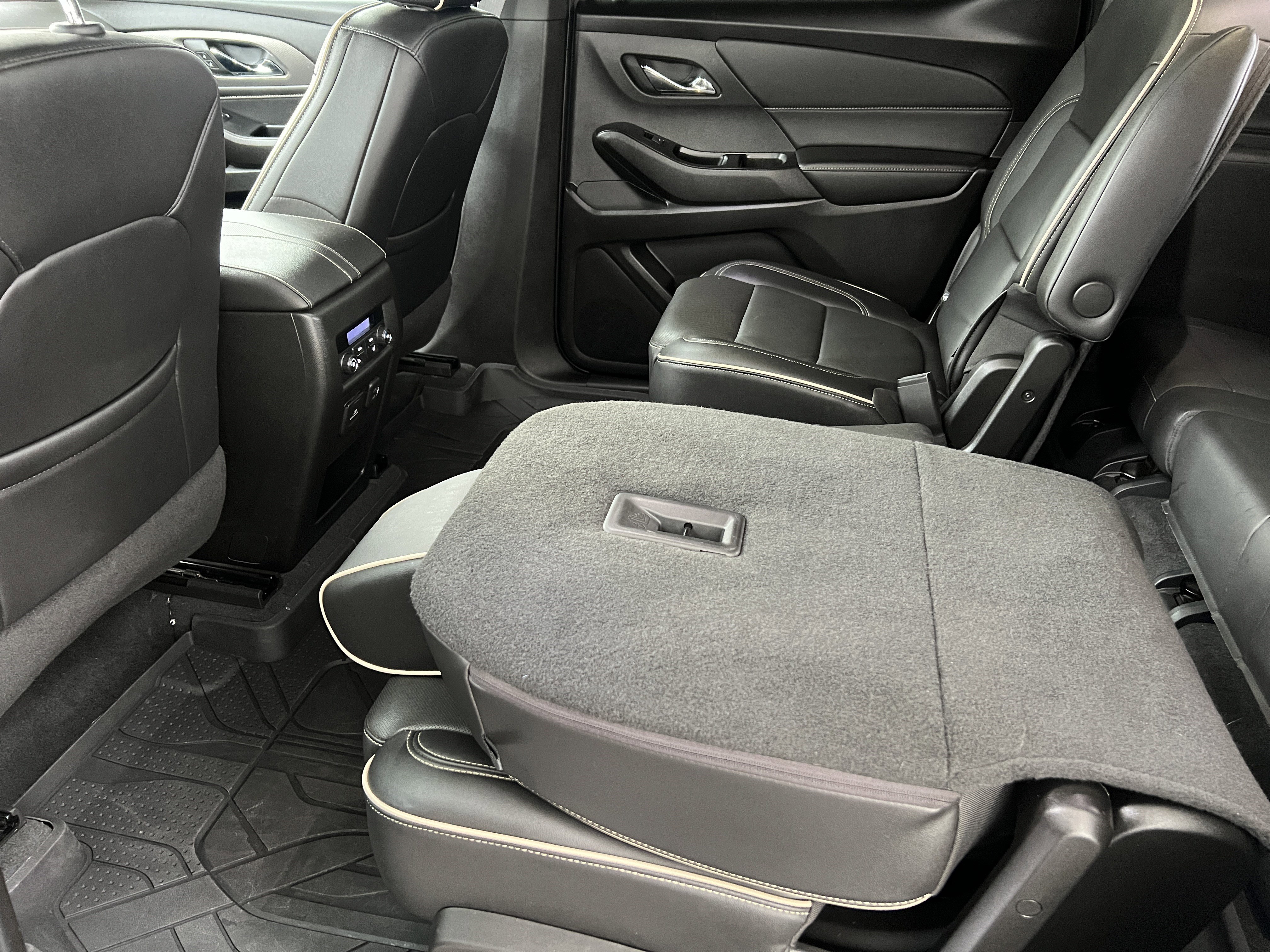 Used 2024 Chevrolet Traverse Premier w/ Redline Edition AWD/4WD image 18