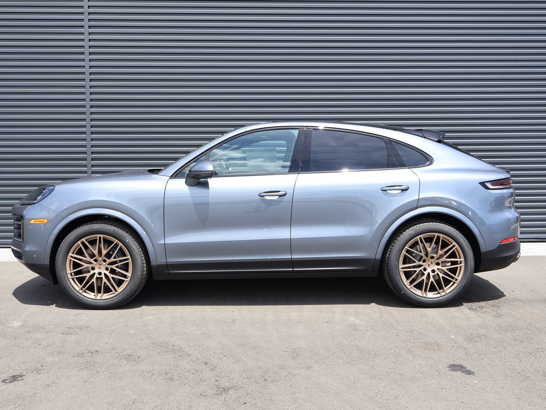 New 2026 Porsche Cayenne Coupe AWD/4WD image 2