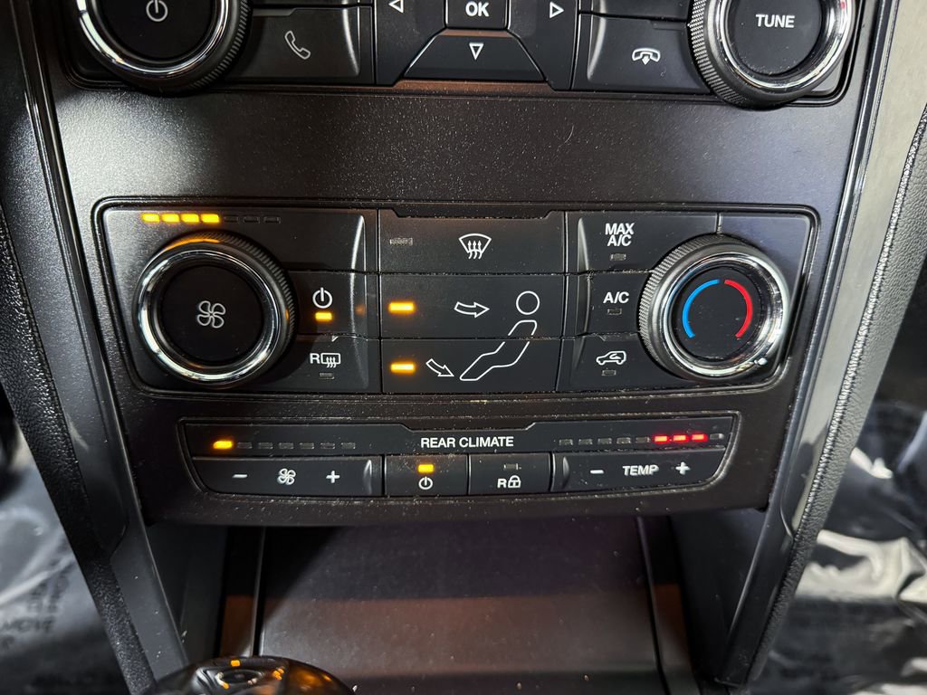 Used 2019 Ford Explorer XLT image 20