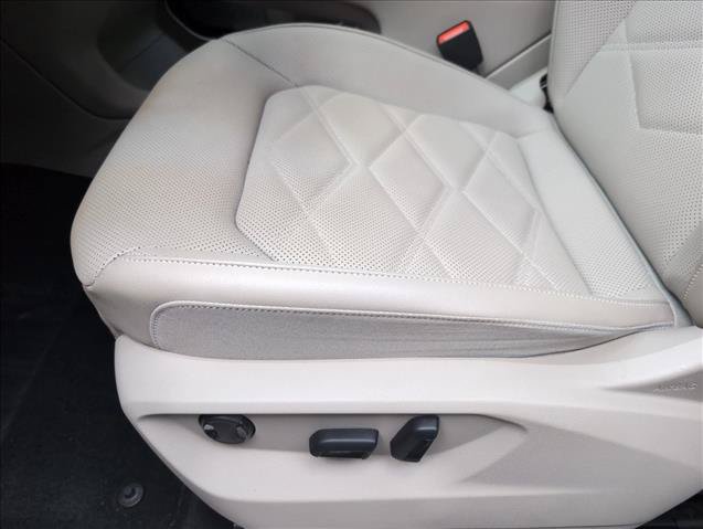Used 2024 Volkswagen Atlas SE w/ Panoramic Sunroof Package FWD image 12
