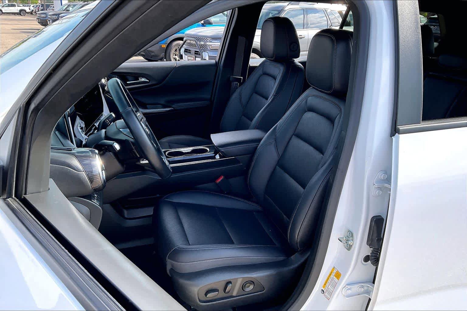 Used 2025 Chevrolet Equinox LT w/ Convenience Package II FWD image 8