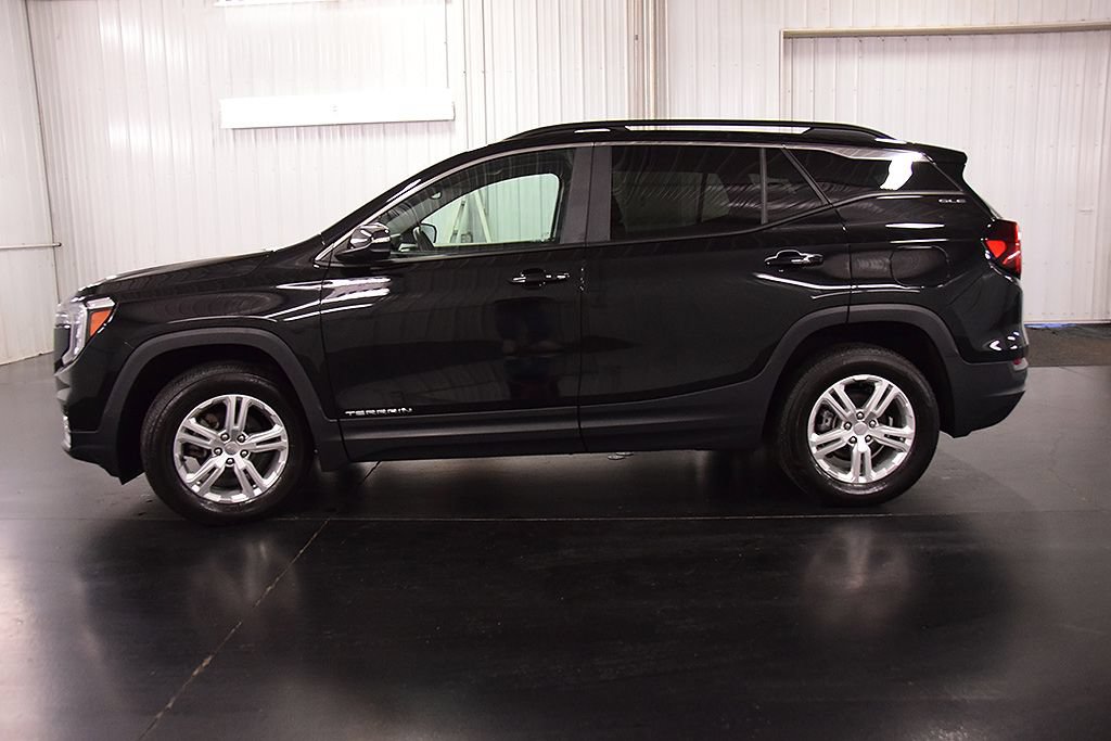 Used 2024 GMC Terrain SLE w/ Driver Convenience Package AWD/4WD image 4
