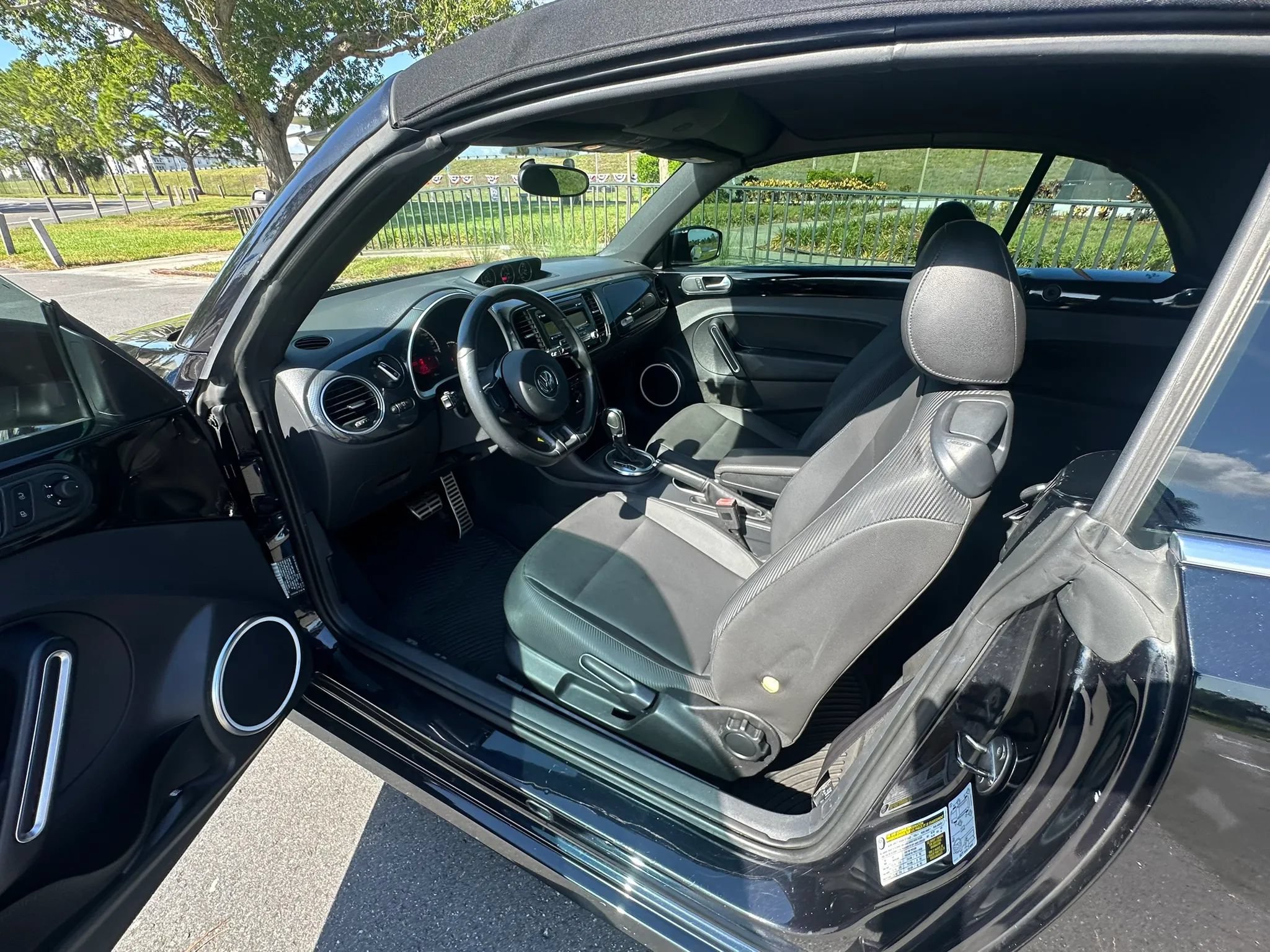 Used 2013 Volkswagen Beetle 2.0T FWD image 32