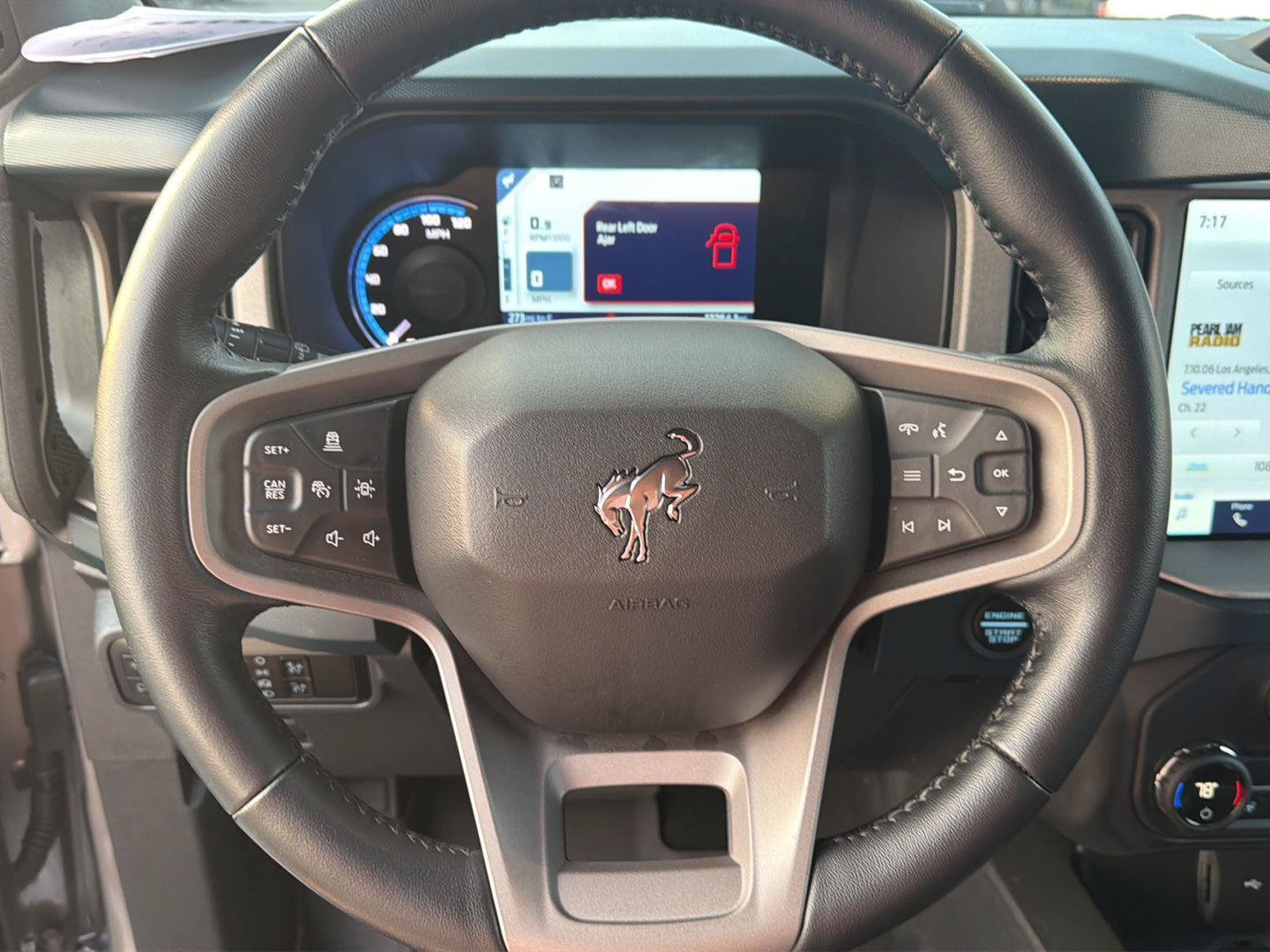 Used 2024 Ford Bronco Outer Banks AWD/4WD image 19