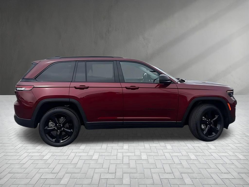 Used 2023 Jeep Grand Cherokee Limited w/ Black Appearance Package image 50