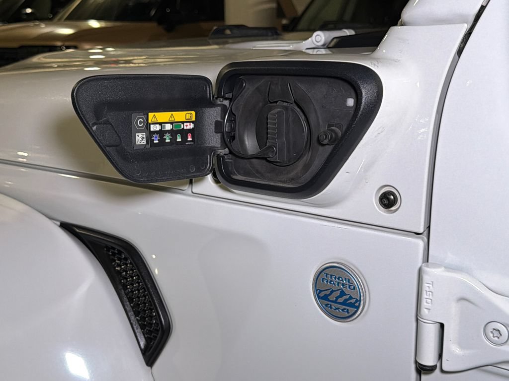 Used 2022 Jeep Wrangler Unlimited Sahara AWD/4WD image 13