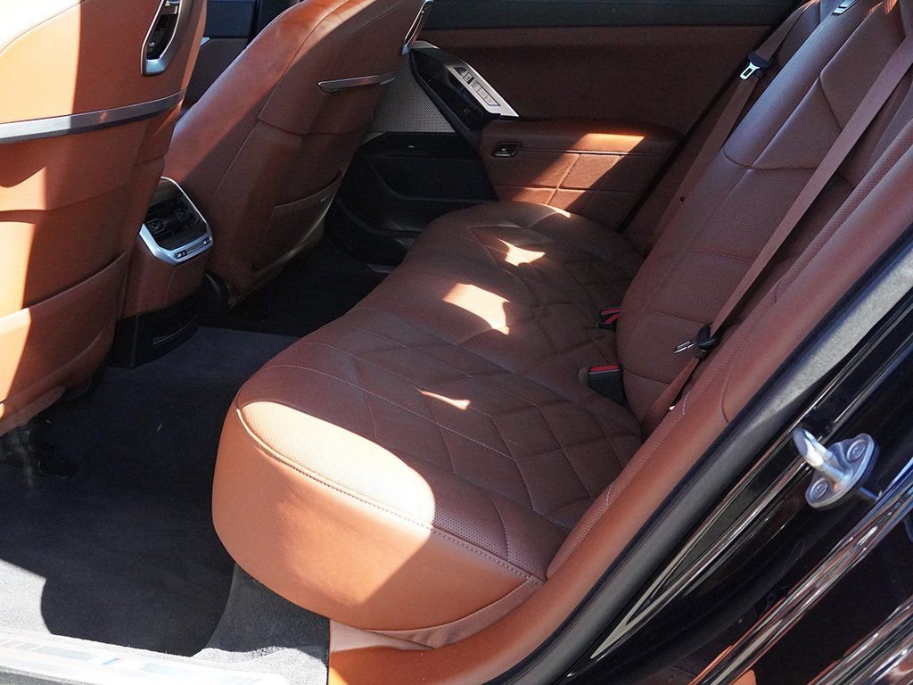 Used 2023 BMW 760i xDrive image 30