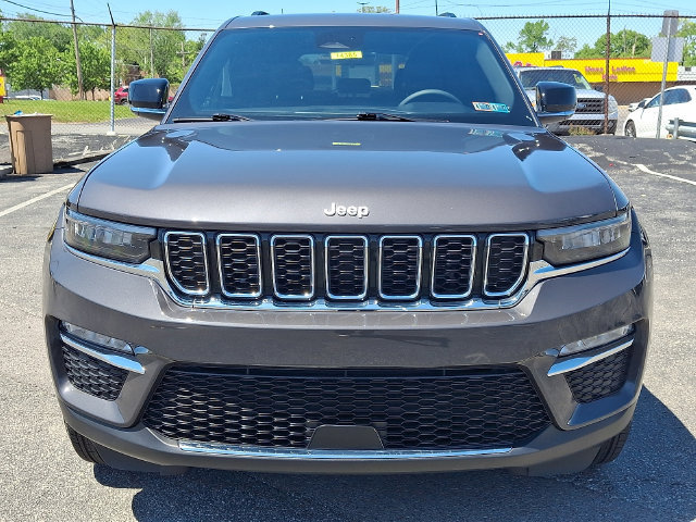 Used 2025 Jeep Grand Cherokee Limited AWD/4WD image 2