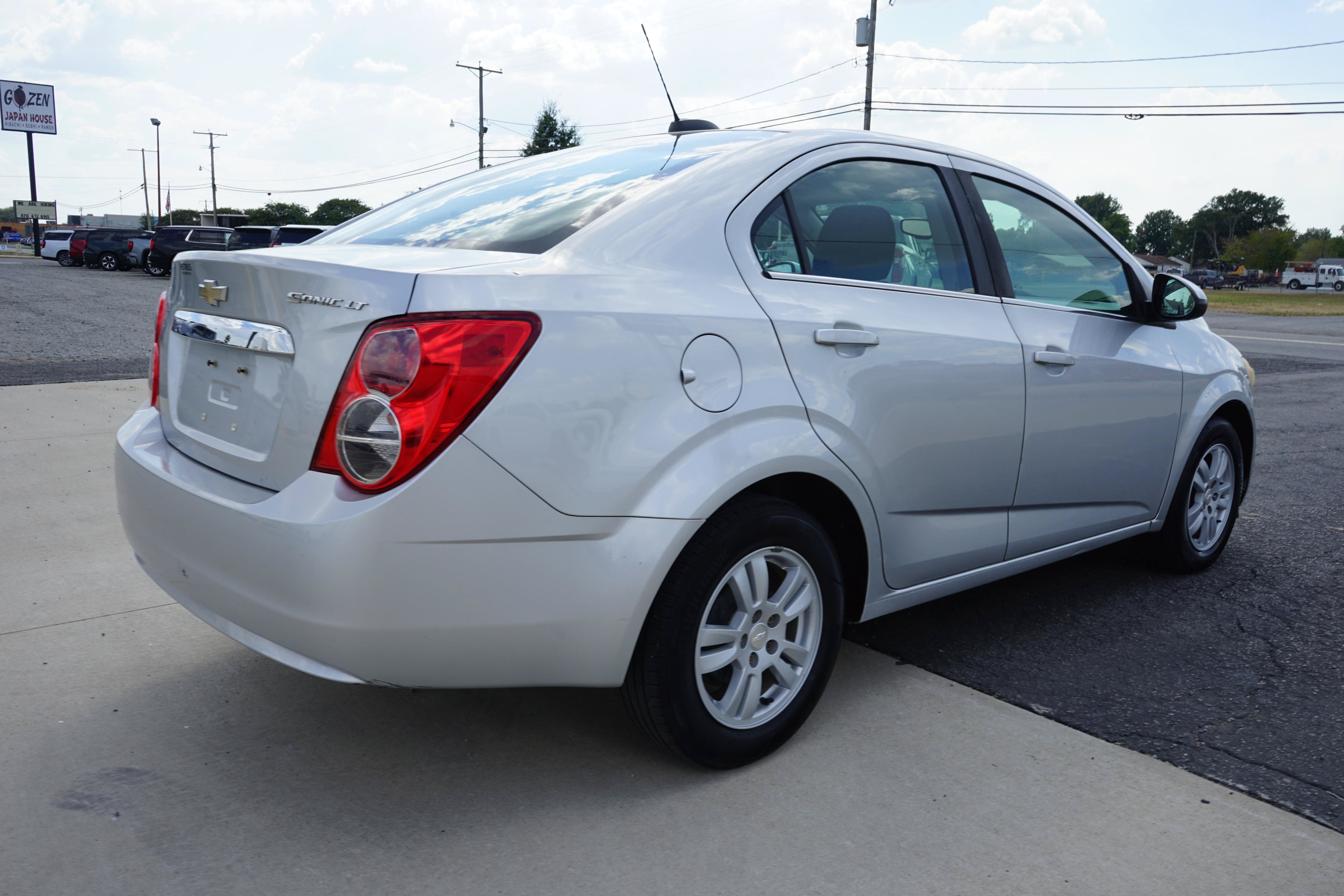 Used 2015 Chevrolet Sonic LT FWD image 5