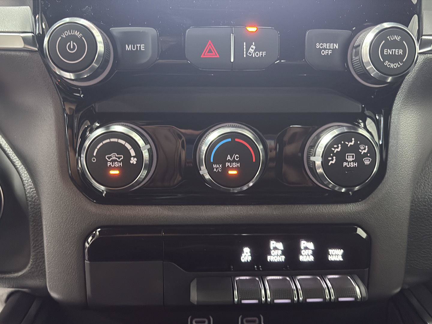 New 2026 RAM 1500 Express AWD/4WD image 16