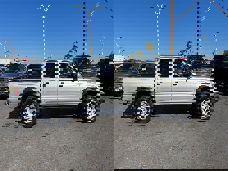 Used 2002 Toyota Tacoma PreRunner image 2