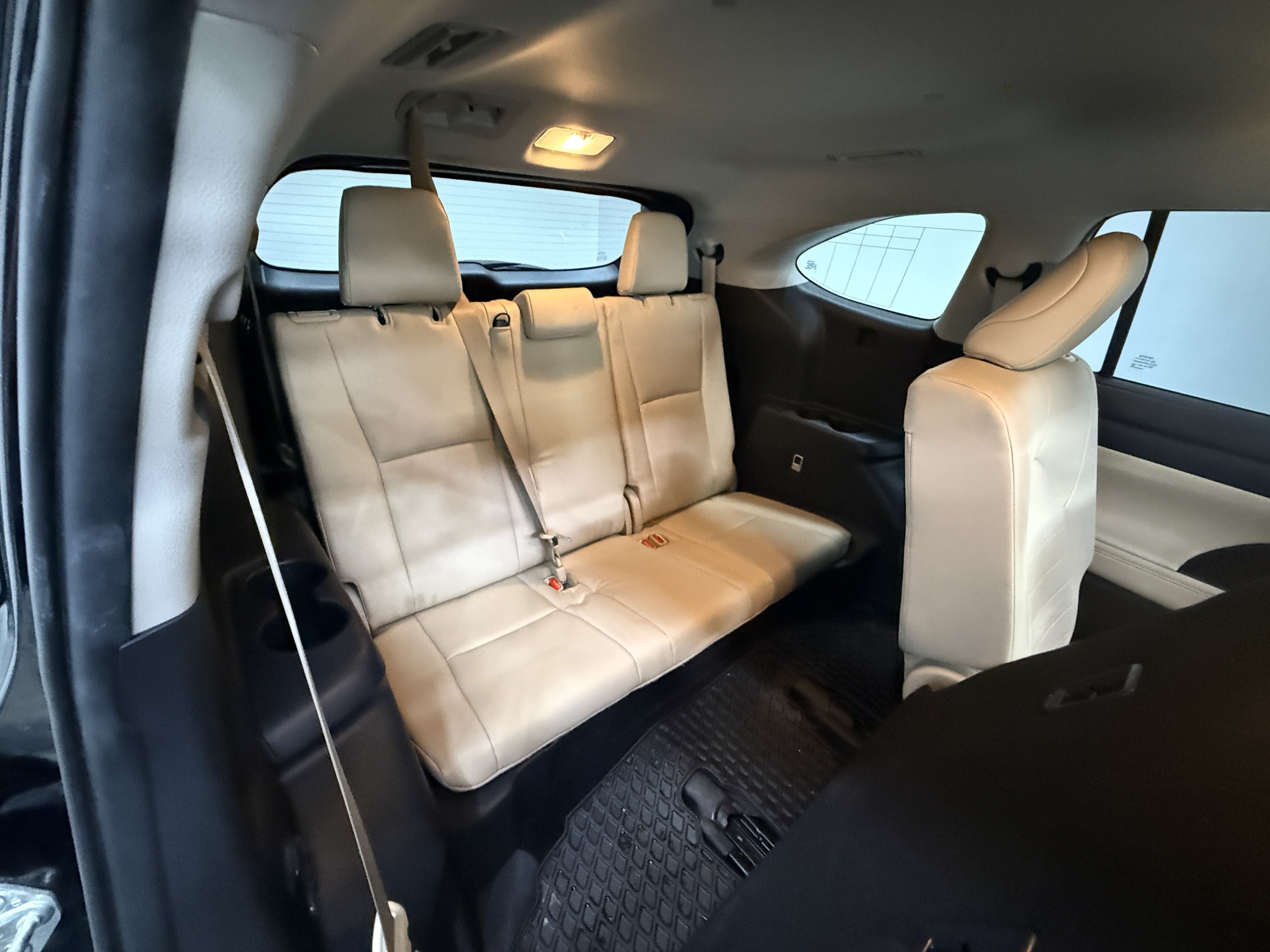 Used 2021 Toyota Highlander XLE AWD/4WD image 24