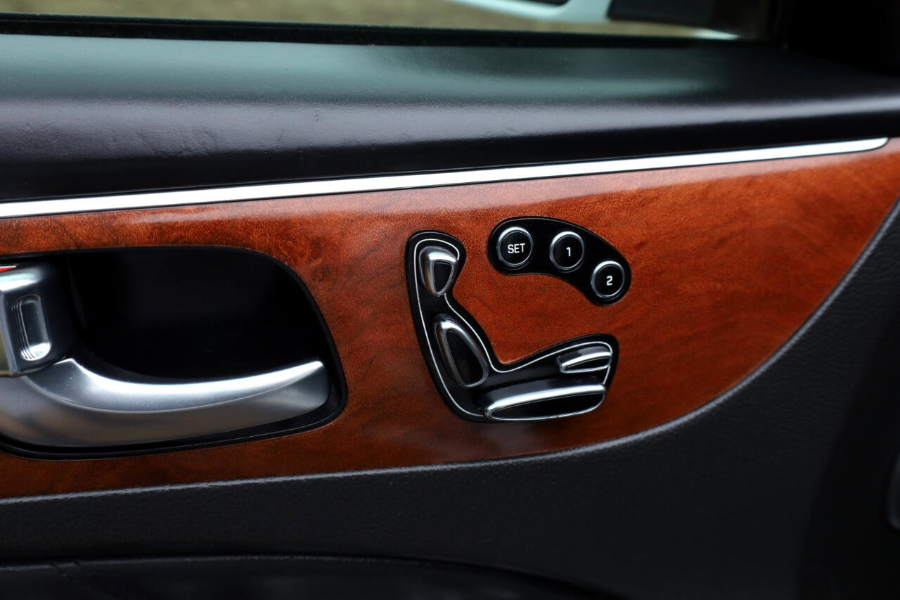 Used 2016 Hyundai Equus Signature image 32