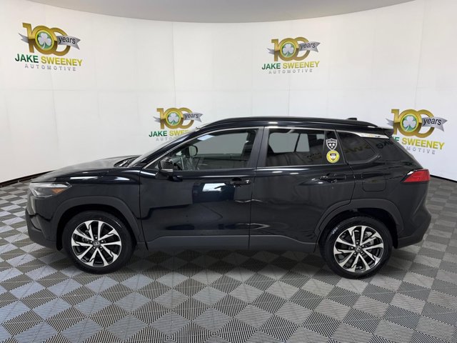 Used 2025 Toyota Corolla Cross XLE FWD image 6