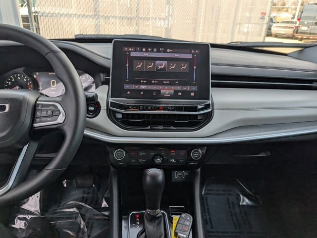 Used 2024 Jeep Compass Limited image 3