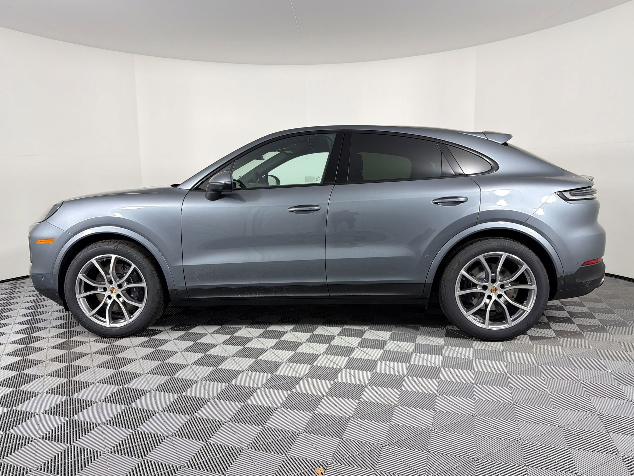 New 2026 Porsche Cayenne Coupe AWD/4WD image 2
