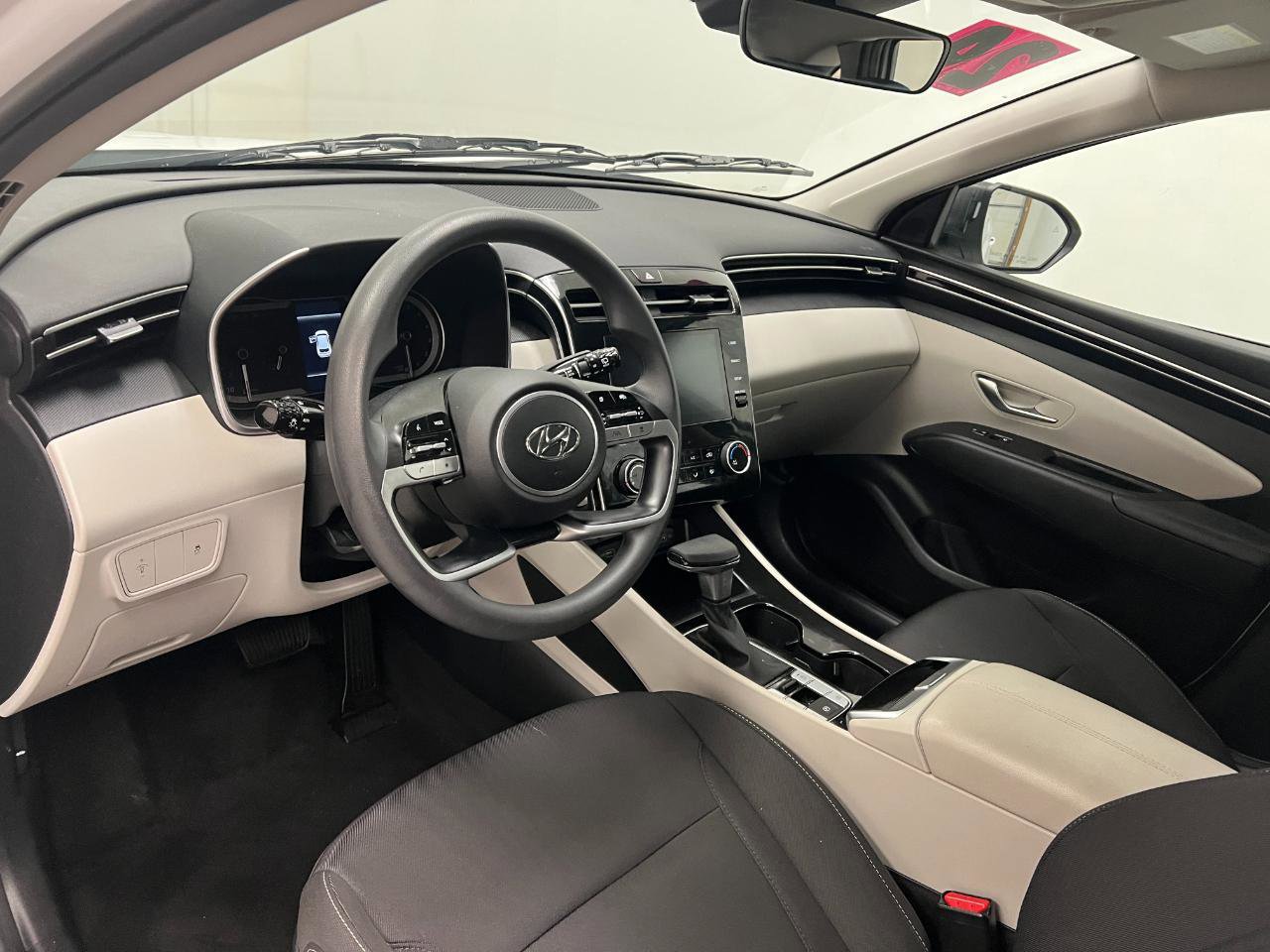 Used 2024 Hyundai Tucson SE image 25