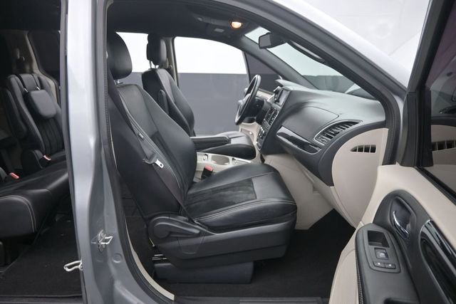 Used 2018 Dodge Grand Caravan SXT FWD image 18