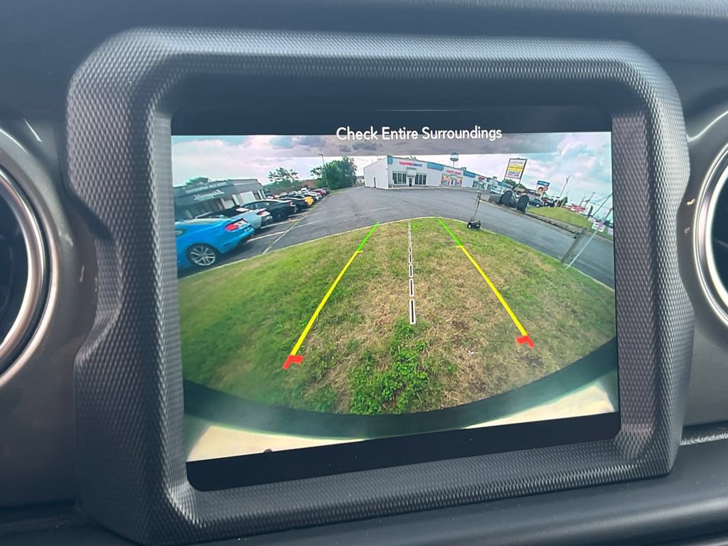 Used 2023 Jeep Wrangler Unlimited Sahara AWD/4WD image 32