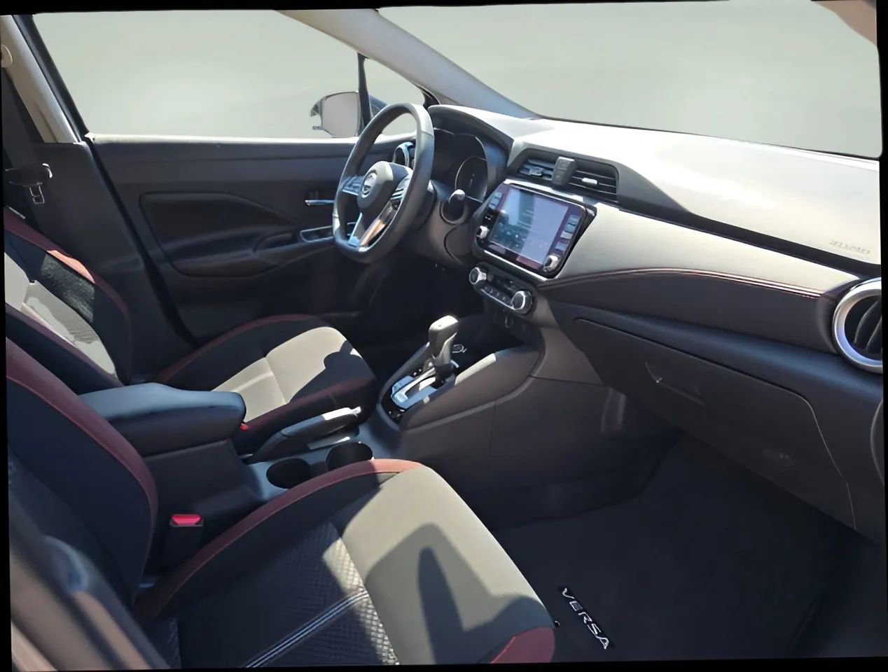 Used 2024 Nissan Versa SR w/ Trunk Package image 28