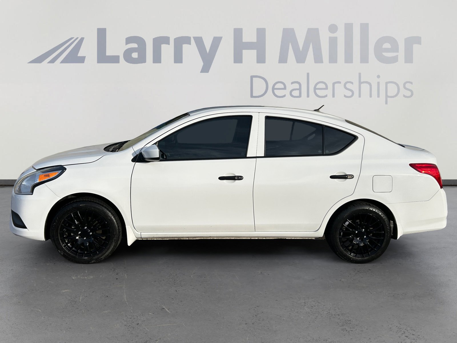 Used 2017 Nissan Versa S image 3