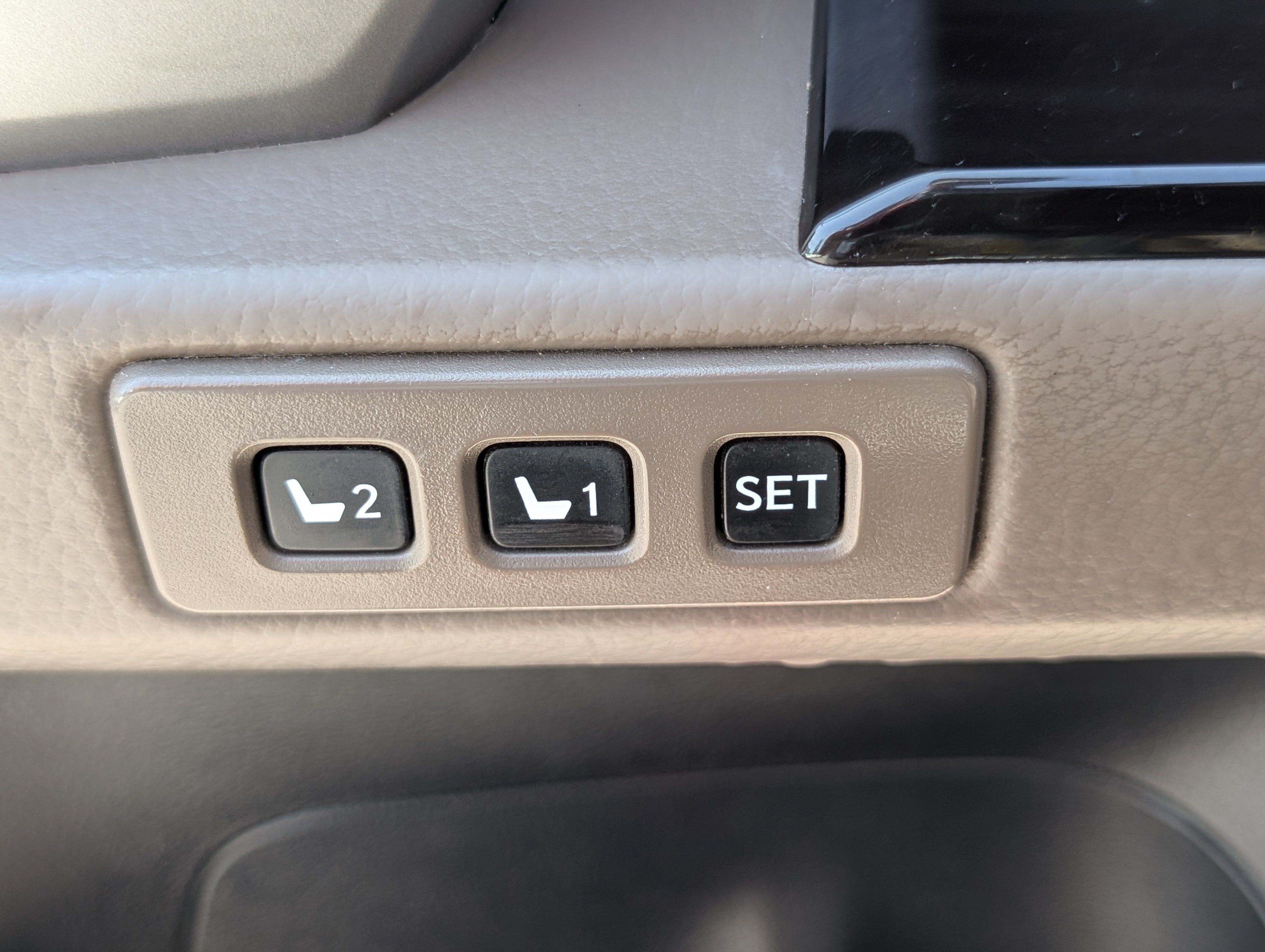 Used 2021 Lexus GX 460 w/ Accessory Package AWD/4WD image 21