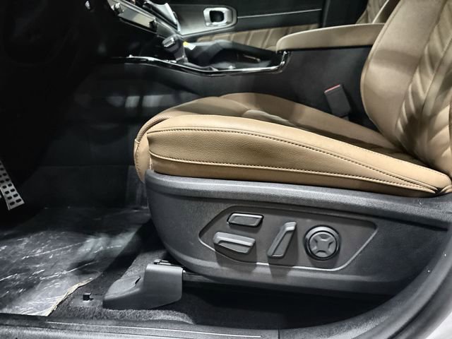 Certified 2025 Kia Sorento SX Prestige w/ Olive Brown Leather Package AWD/4WD image 16