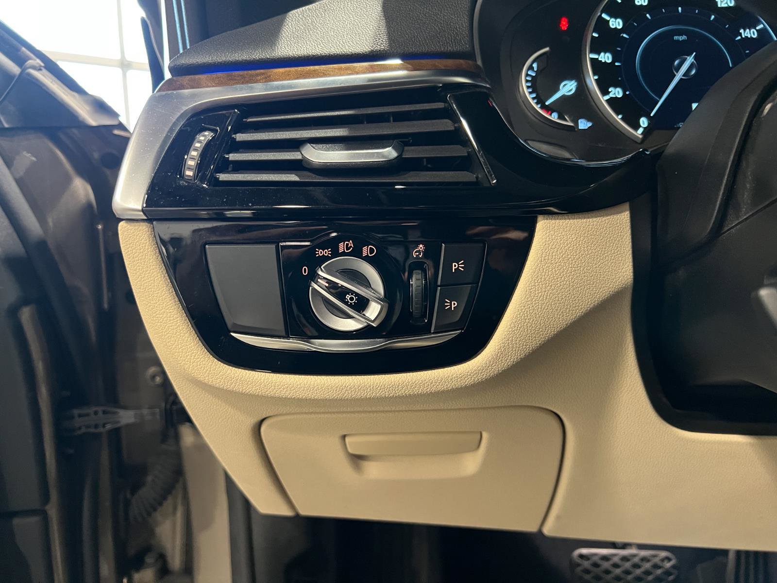 Used 2019 BMW 530e xDrive 530e xDrive iPerformance w/ Premium Package image 16