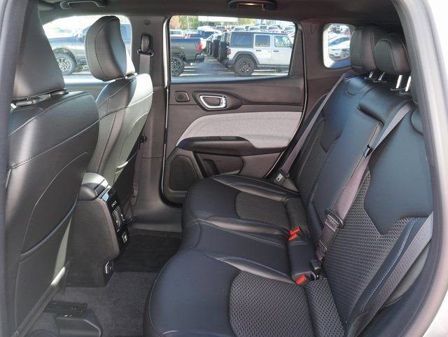 Used 2024 Jeep Compass Latitude w/ Sun and Sound Group AWD/4WD image 23